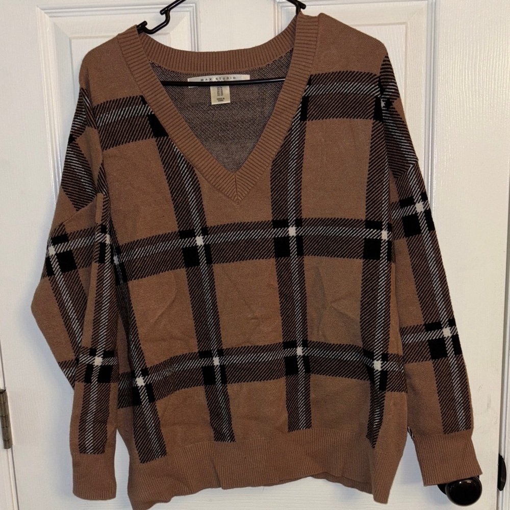 NEVER WORN SWEATER